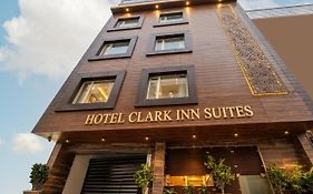 Hotel Clarks Inns Near Delhi Airport